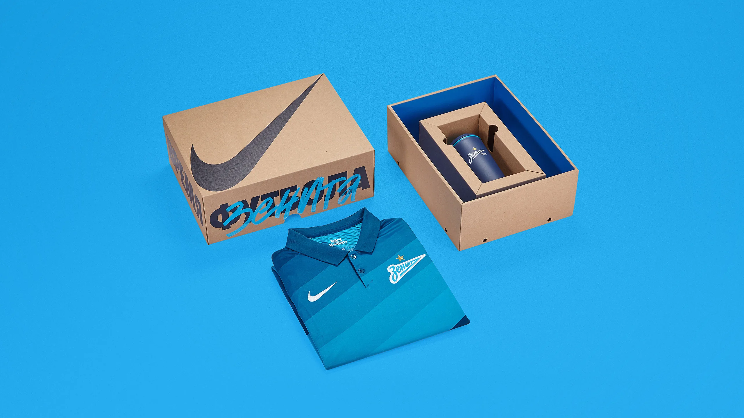 Открытая упаковка Nike с джерси Зенита внутри