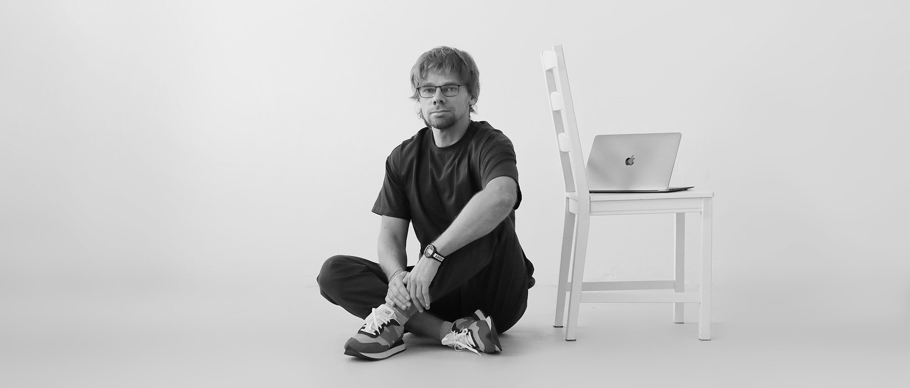 Алексей Боков, арт-директор Bokov Design, в студии